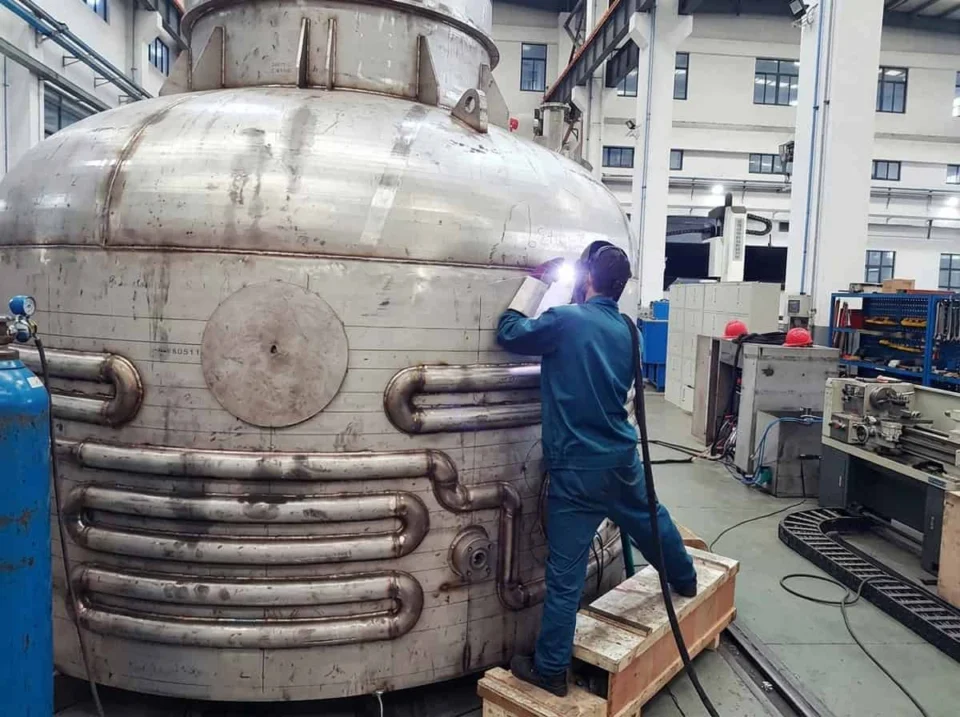 Pressure vessel fabrication workshop